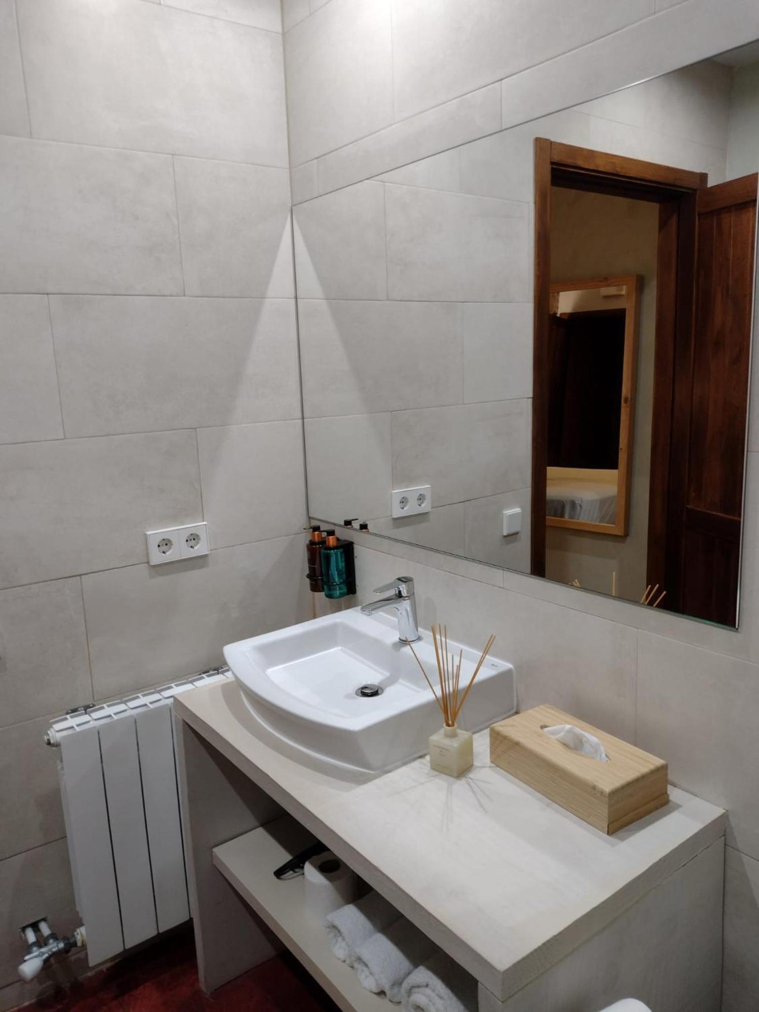 Hostal de Bianya La Vall de Bianya Bagian luar foto